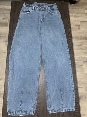 Relaxed Light Blue Boyfriend Jeans for Women